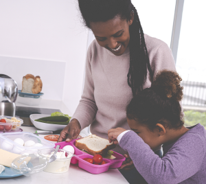 Préparation d’un lunch pour l’école