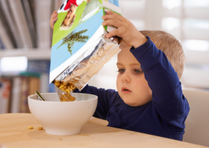 Enfant qui développe son autonomie