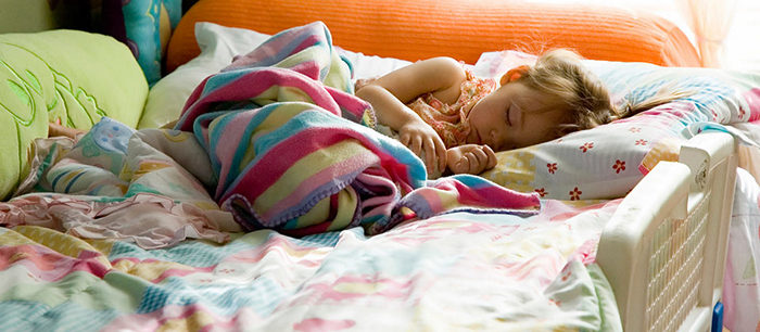 De la bassinette au lit d'enfant: les règles de sécurité