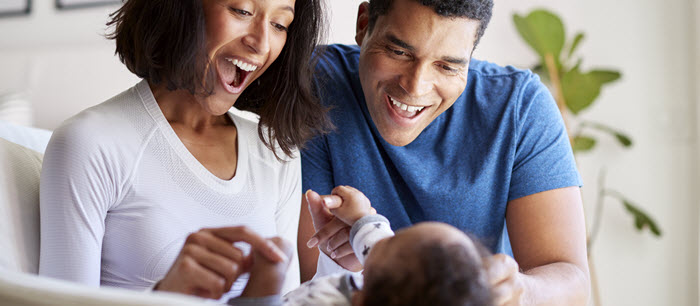 L'approche parentale: réconforter, jouer et enseigner