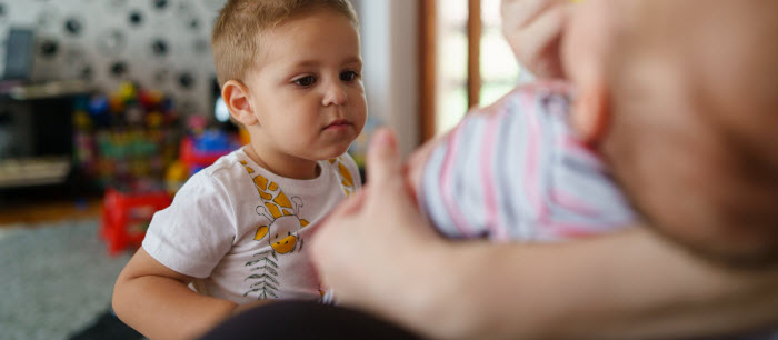Arrivée de bébé: prévenir la jalousie 