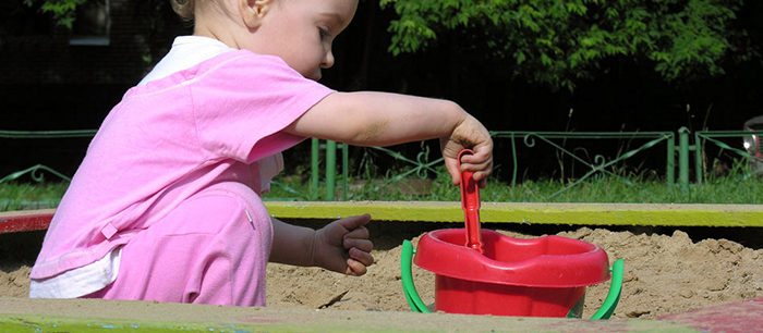 Jouer dans le sable