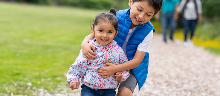 Marcher avec son enfant: comment le motiver