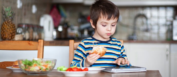 Repas: pas d'écran à table