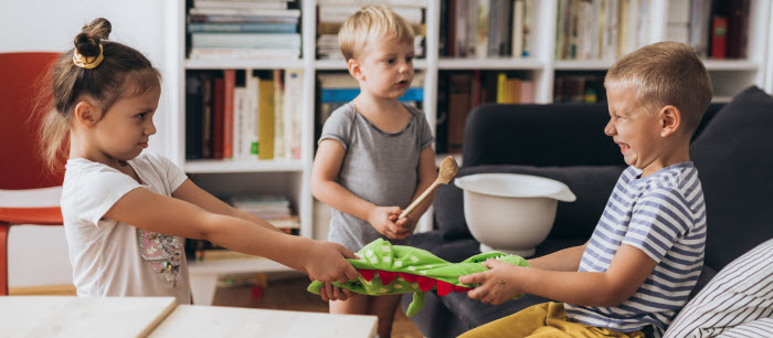 Frères et soeurs: rivalité et disputes après 5 ans