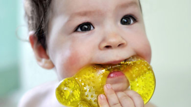Bébé fait ses dents: les produits à éviter