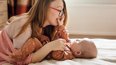 6 months old: Fine motor skill development