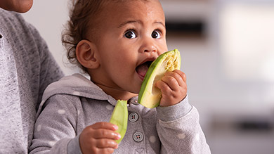 7–9 months old: Fine motor skill development