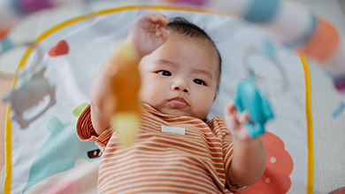 2 months old: Gross motor skill development