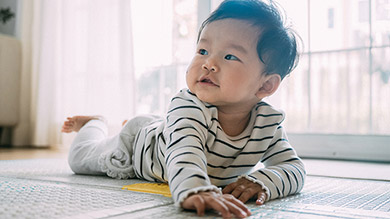 6 months old: Gross motor skill development