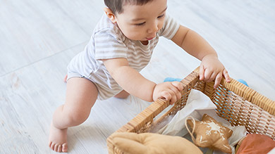 7–9 months old: Gross motor skill development