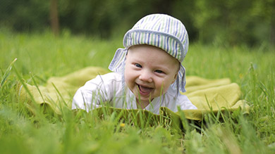 Jouer dehors avec bébé