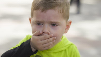 L'enfant qui s'étouffe