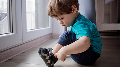 1.5–2 years old: Fine motor skill development