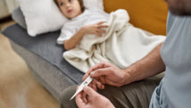 En manchettes: Fièvre et garderie – Punitions et santé mentale – Écrans en garderie – Sport durant la grossesse