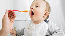 Bébé aime manger