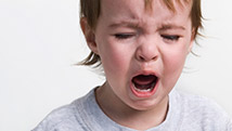L'enfant qui repousse les autres