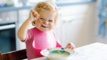 Comportement des enfants à table: avoir des attentes réalistes