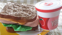 Des requins, des sandwichs et une doudou!