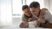 Devenir parents après 40 ans: des joies et des défis