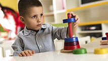 Enfant introverti: faut-il s’en faire?