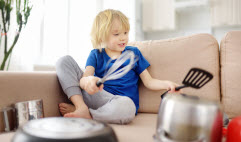 L'enfant qui ne joue pas avec ses jouets