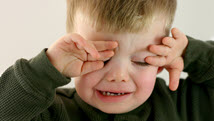 L'enfant qui se frappe