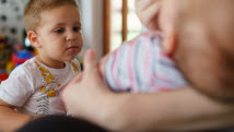Arrivée de bébé: prévenir la jalousie 