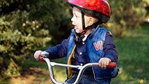 Tricycle, draisienne, trottinette et bicyclette